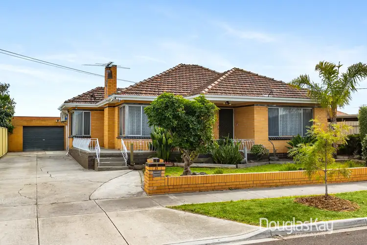 33 Dinnell Street, Sunshine West VIC 3020