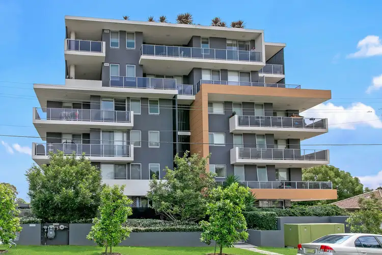 203/31 Carinya Street