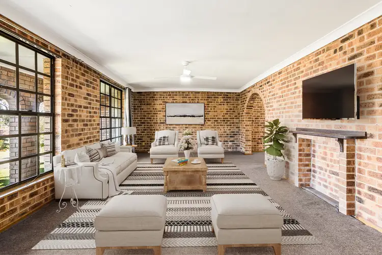 8 Gray Avenue, Mount Warrigal NSW 2528