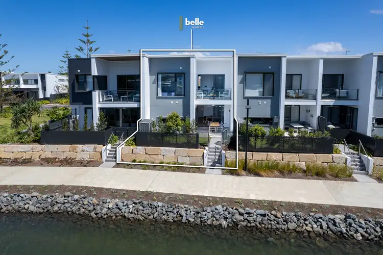 18 Bronte Circuit, Hope Island QLD 4212