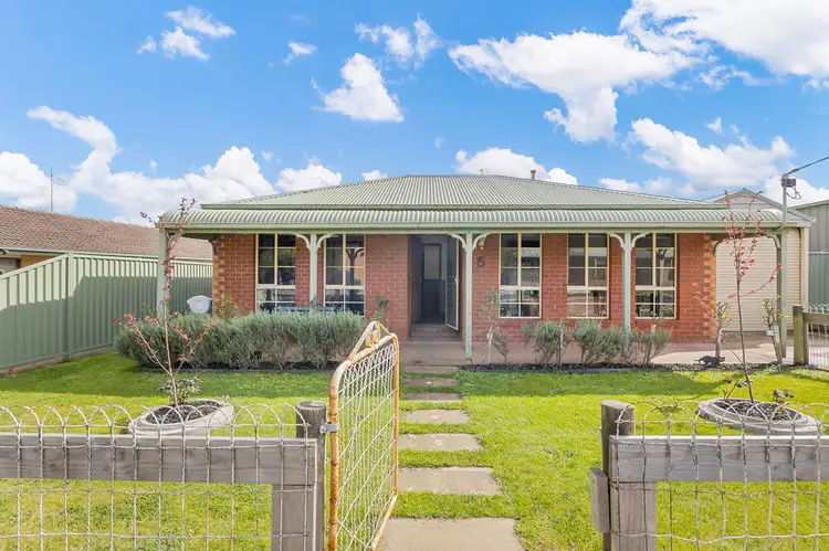 5 Lawrence Street, Sebastopol VIC 3356