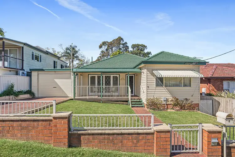 5 Shaftesbury Avenue, West Wollongong NSW 2500