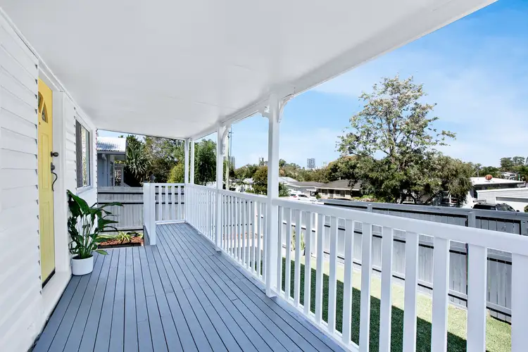 17 Second Avenue, Labrador QLD 4215