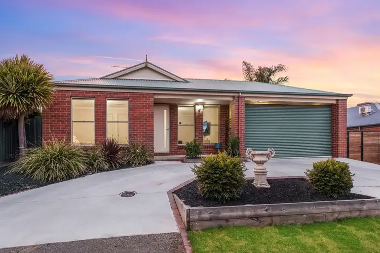 18 St George Park Drive, Kangaroo Flat VIC 3555