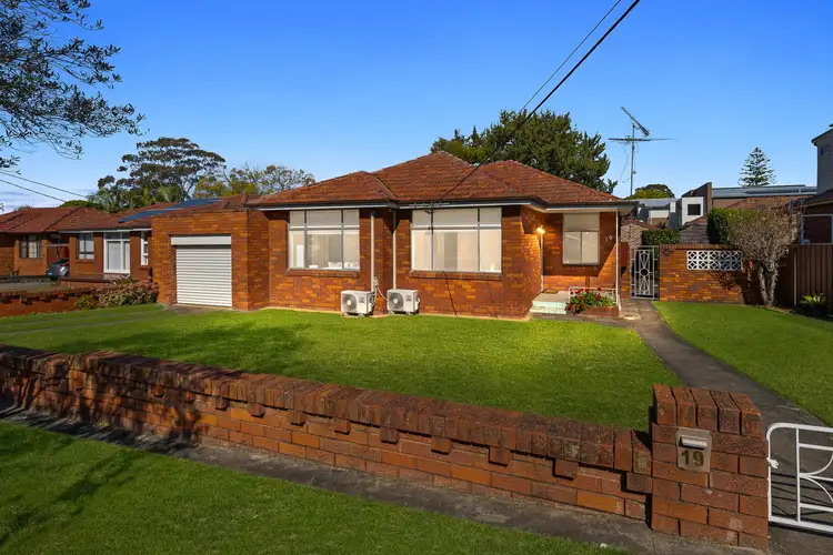 19 Bell Avenue, Beverly Hills NSW 2209