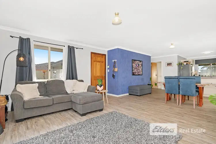 Sixth view of Homely house listing, 5 Seville Way, Orana WA 6330