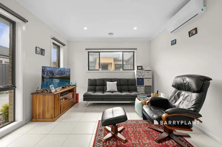 Sixth view of Homely house listing, 2/35 Vanessa Circuit, Pakenham VIC 3810