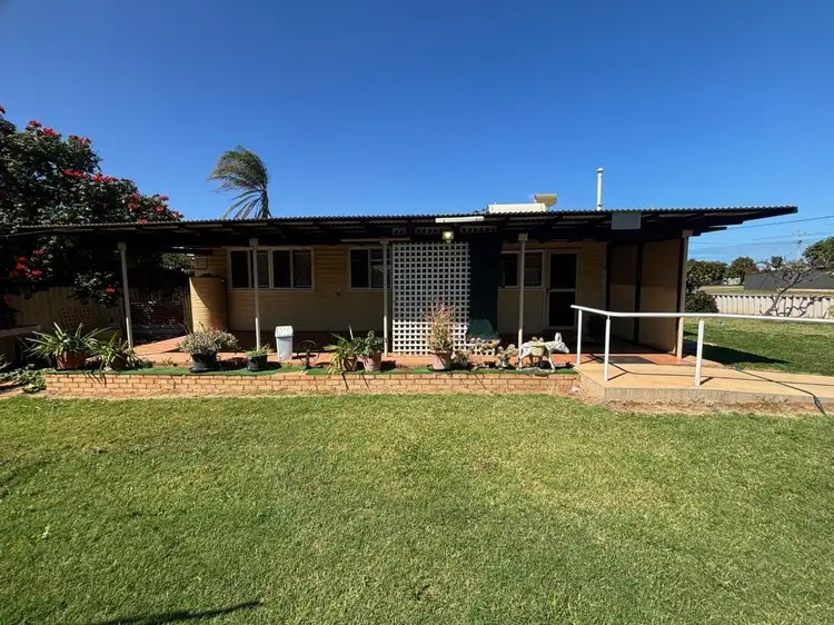 8 Pincombe Street, South Carnarvon WA 6701
