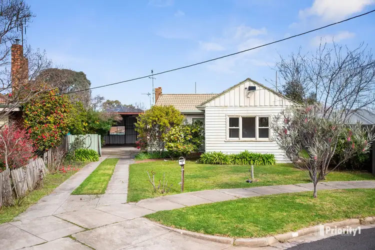 8 Rosemont Crescent, Kennington VIC 3550