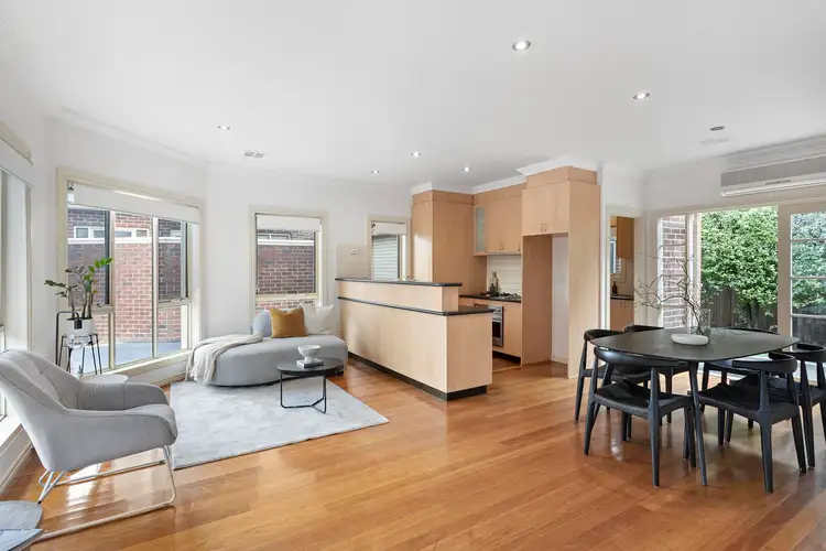 2/215 Woods Street, Newport VIC 3015