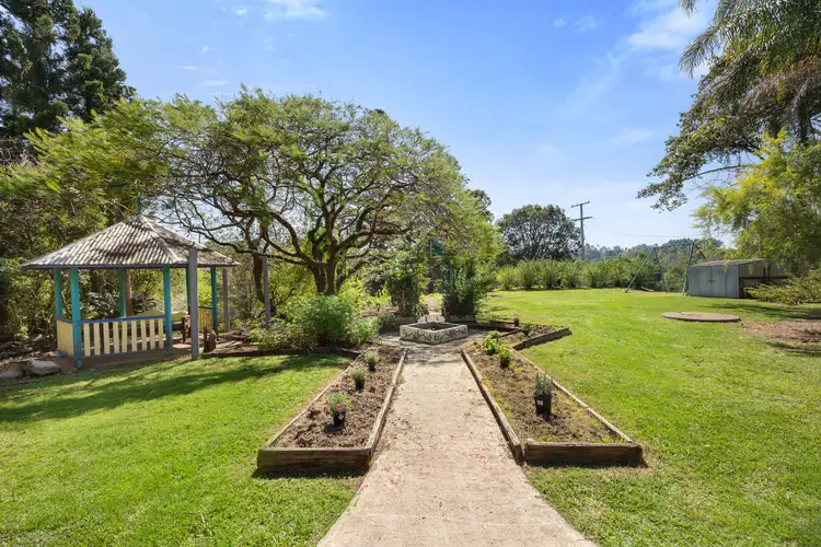 696 Kenilworth Skyring Creek Road
