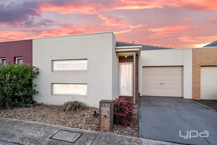 19/40 Mccubbin Way, Caroline Springs VIC 3023