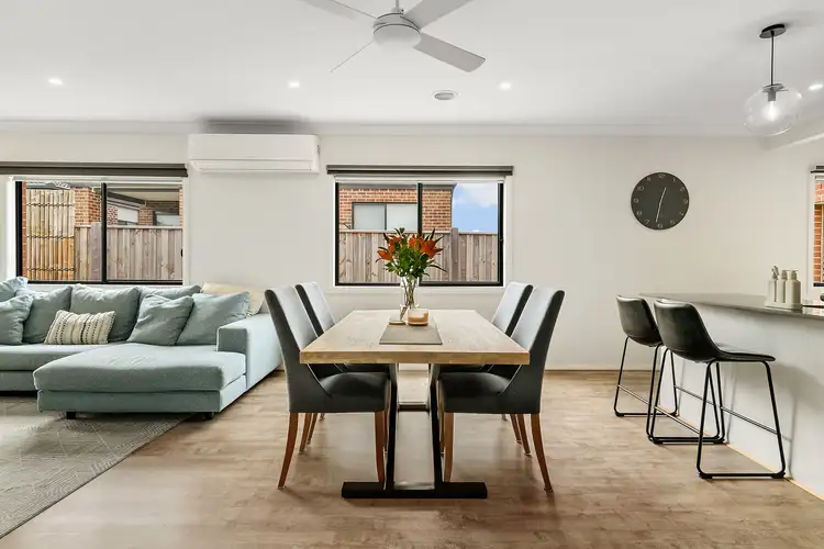 Fifth view of Homely house listing, 2 Lucknow Drive, Beveridge VIC 3753