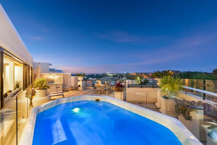 67/94 Seaworld Drive, Main Beach QLD 4217