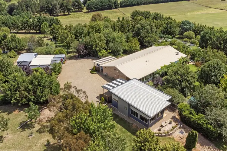 8 Glover Drive, Yass NSW 2582