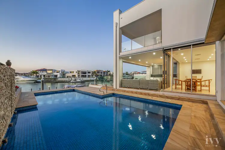 8 King Charles Drive, Sovereign Islands QLD 4216