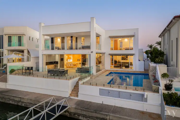 8 King Charles Drive, Sovereign Islands QLD 4216