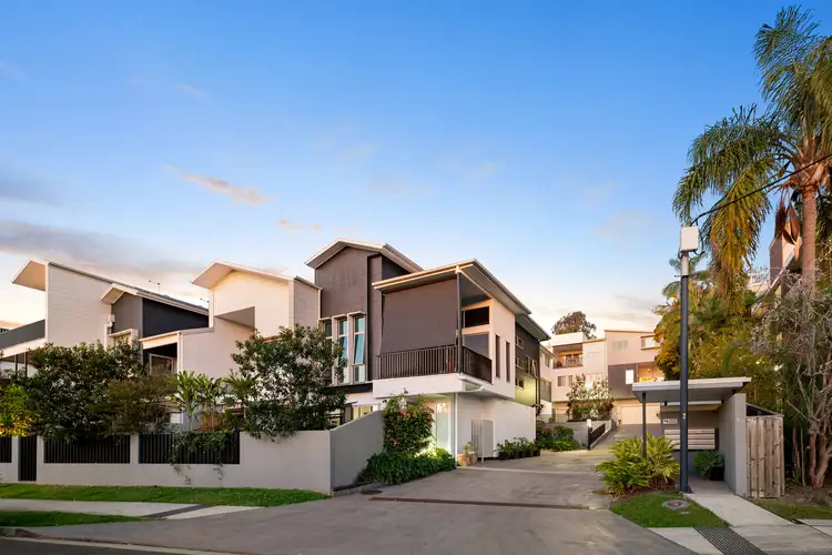 3/6 Stirrat Street, Coorparoo QLD 4151