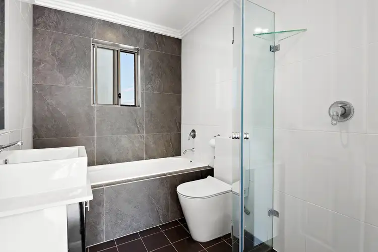Fourth view of Homely unit listing, 28/11-13 Oaks Avenue, Dee Why NSW 2099