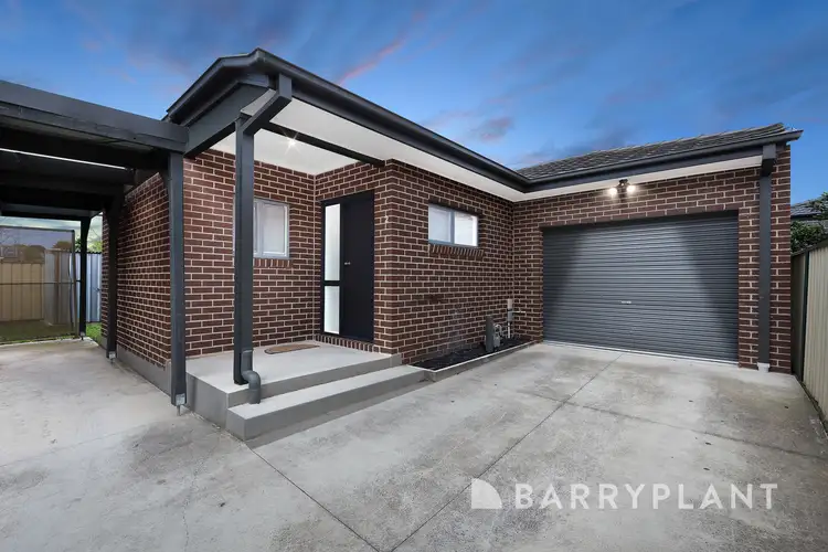 2/11 Michael Avenue, St Albans VIC 3021