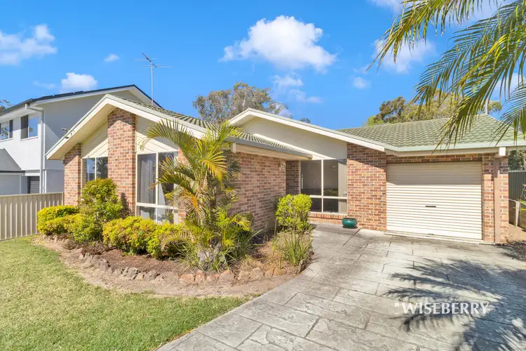 1 Barclay Avenue, Mannering Park NSW 2259