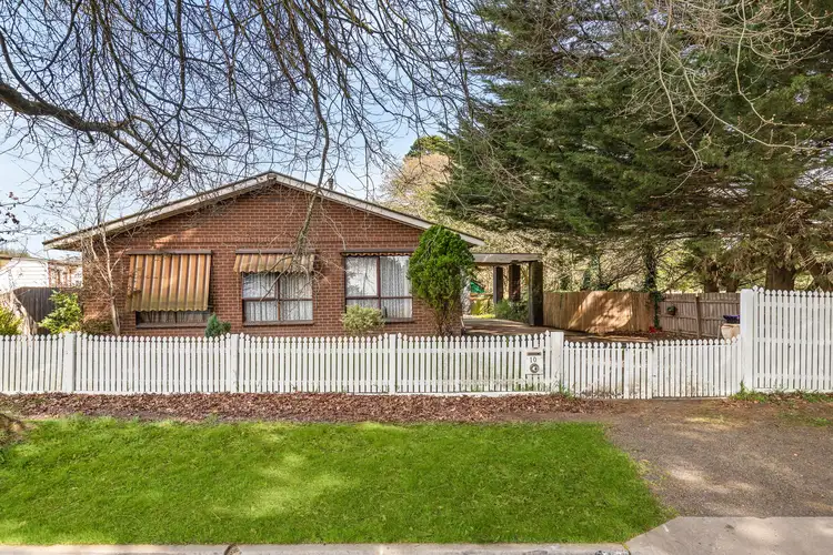 10 Thom Street, New Gisborne VIC 3438