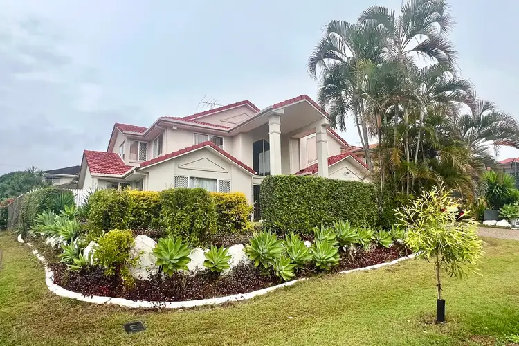 49 Holborn Crescent, Carindale QLD 4152