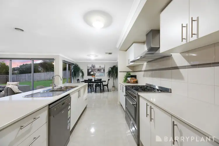Fifth view of Homely house listing, 8 Kensington Square, Drouin VIC 3818