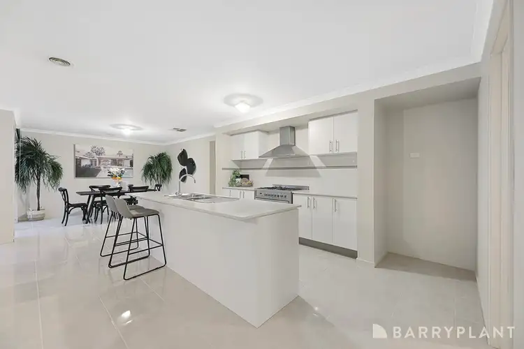 Sixth view of Homely house listing, 8 Kensington Square, Drouin VIC 3818