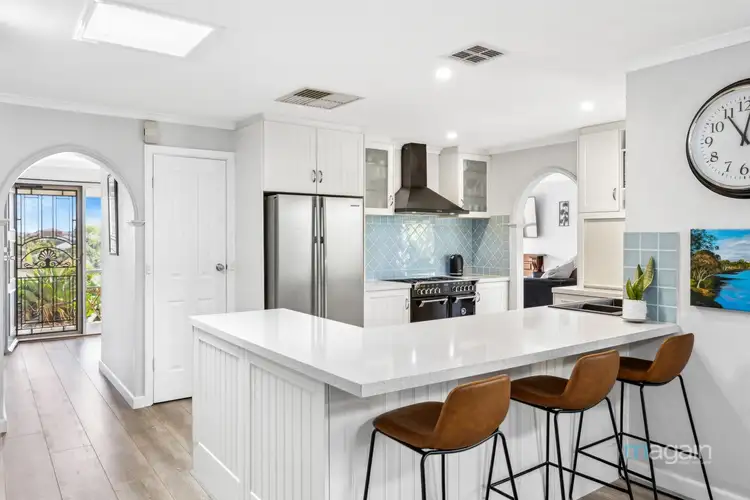 18 Alfonso Drive, Hallett Cove SA 5158