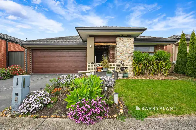 8 Falabela Road, Clyde North VIC 3978