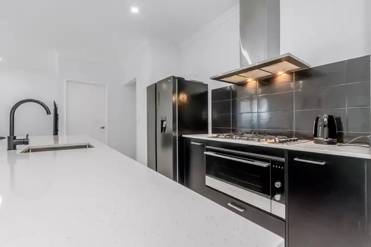 6 Mandalup Road, Haynes WA 6112