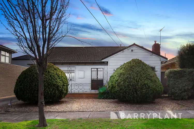 Main view of Homely unit listing, 1/21 Oberon Avenue, St Albans VIC 3021