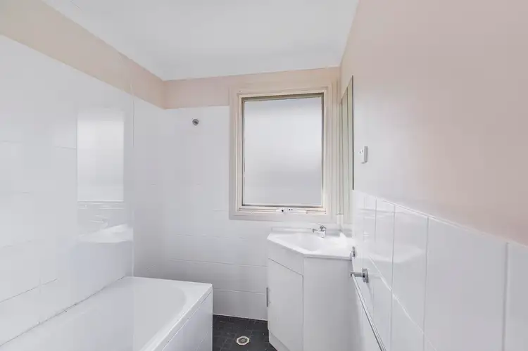 Fourth view of Homely house listing, 8 Pemworth Close, Wyoming NSW 2250