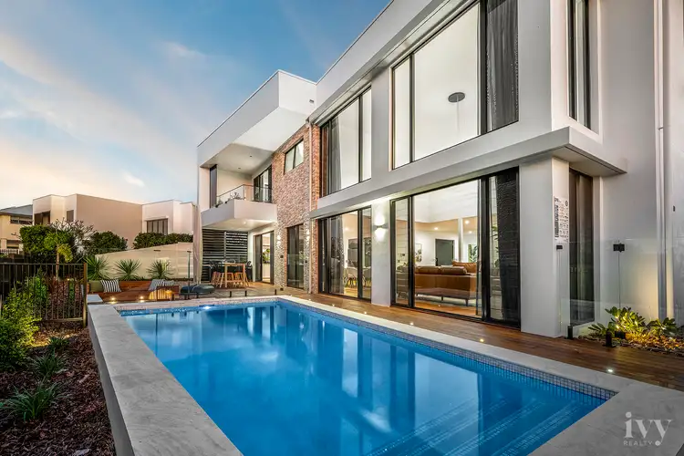9214 Peter Senior Drive, Hope Island QLD 4212