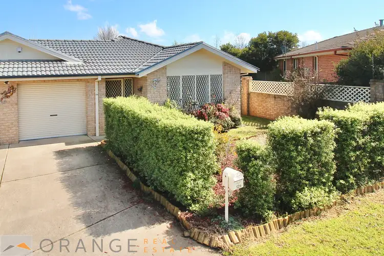 1/12 Wisteria Place, Orange NSW 2800
