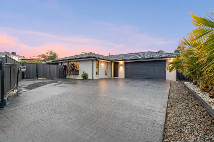 12 Benshaw Court, Hillside VIC 3037