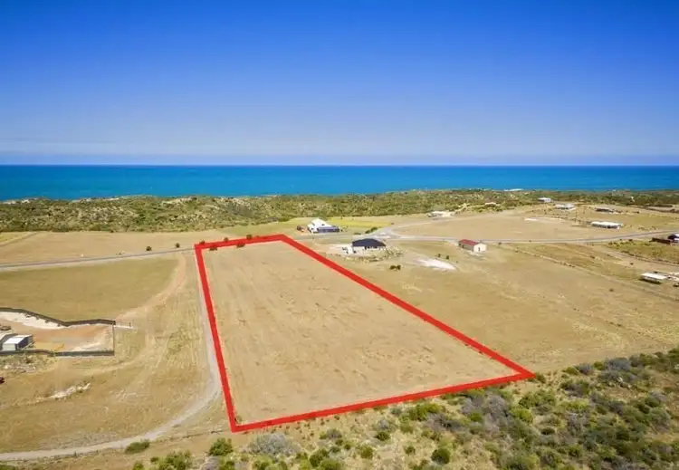 24 African Reef Boulevard, Greenough WA 6532