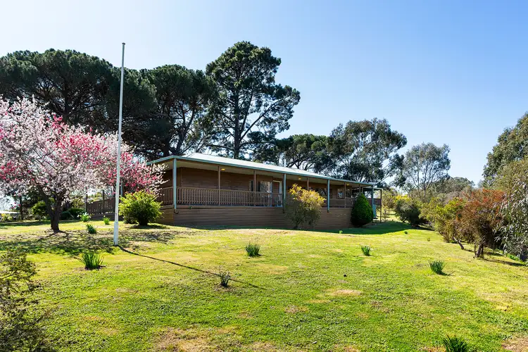 16 Templeton Street, Guildford VIC 3451