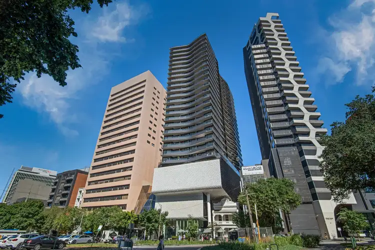 2404/50 Albert Road, South Melbourne VIC 3205