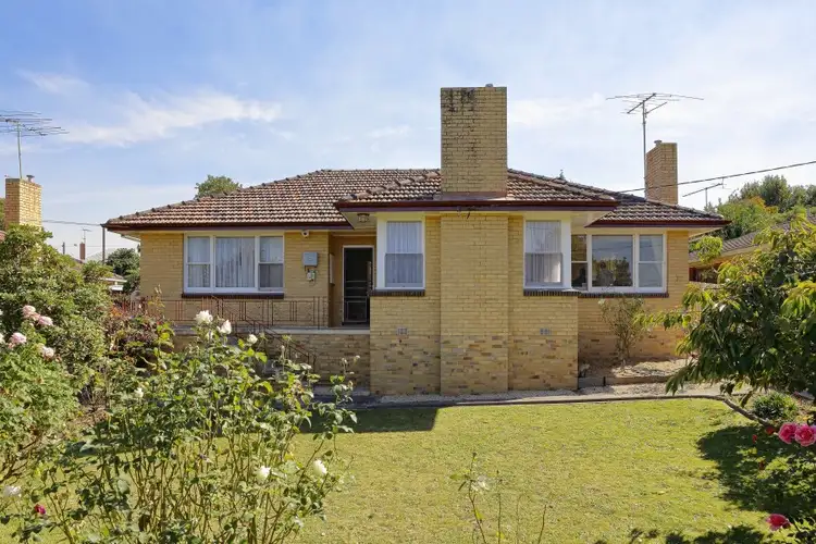27 Sinclair Street, Warragul VIC 3820