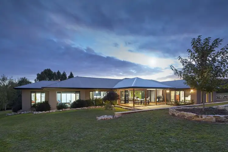 26 Robin Hood Way, Drouin VIC 3818