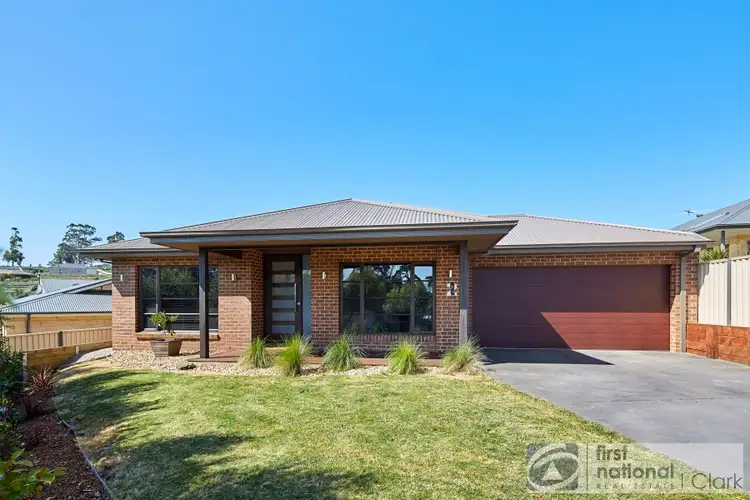 2 Crystal Court, Drouin VIC 3818