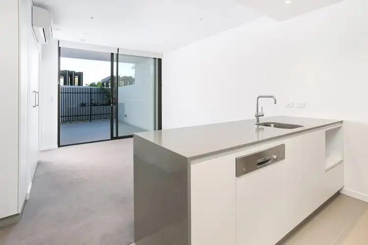 10108/320 MacArthur Avenue