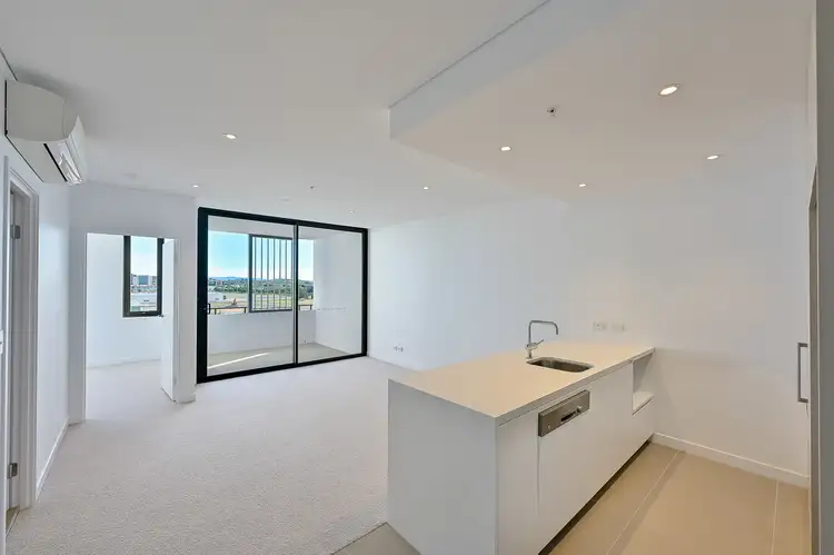 20507/320 MacArthur Avenue