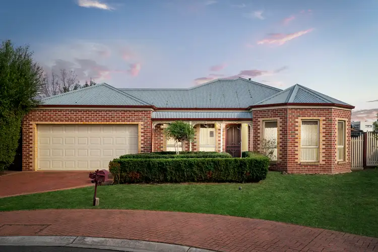 7 Boga Place, Manor Lakes VIC 3024