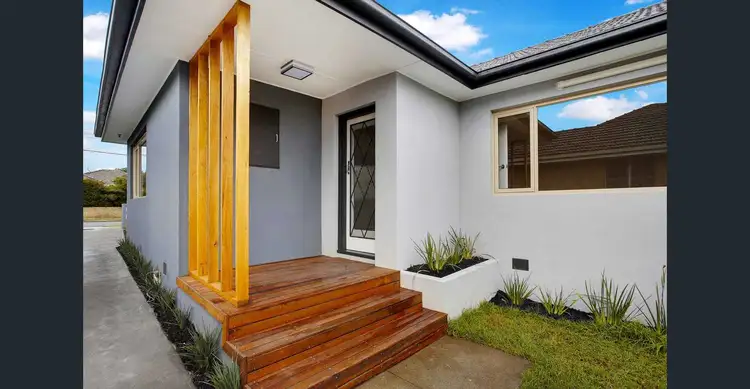 1/5 Madeleine Road, Clayton VIC 3168