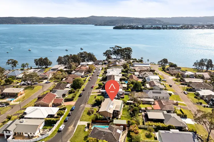 8-10 Berry Avenue, Green Point NSW 2251