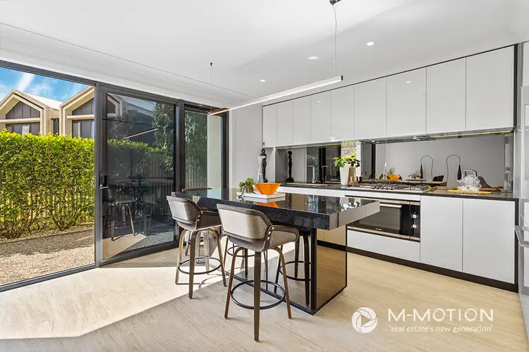 3 Lakeview Boulevard, Mermaid Waters QLD 4218