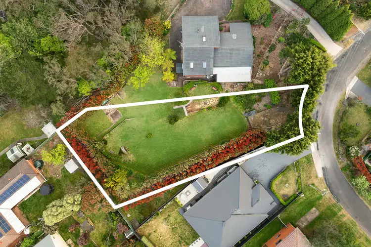 16 Maple Grove, Wentworth Falls NSW 2782